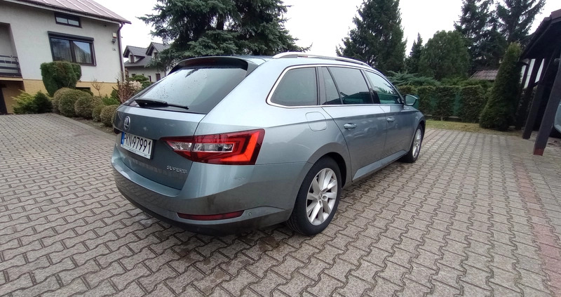 Skoda Superb cena 64900 przebieg: 223300, rok produkcji 2016 z Ślesin małe 172